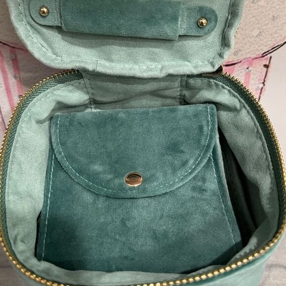 Velvet Cube Zippered Jewelry Organizer - Picture 4 of 7